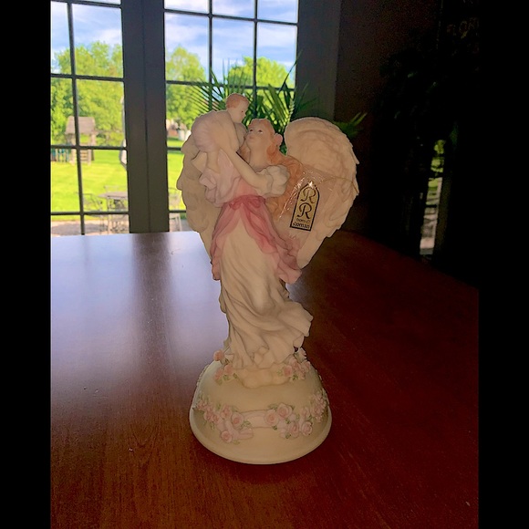 Seraphim Classics Heaven on Earth “Mariah” Heavenly Joy Musical Angel 9.75” tall - Picture 1 of 5